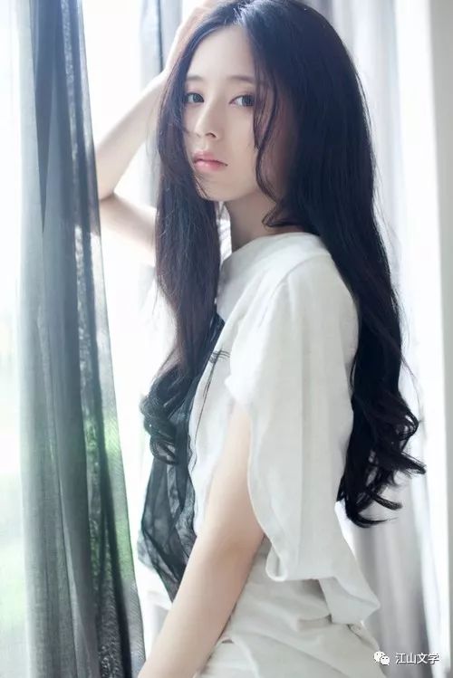 ?；▔艄S下載最新版，探索校園美女的新世界