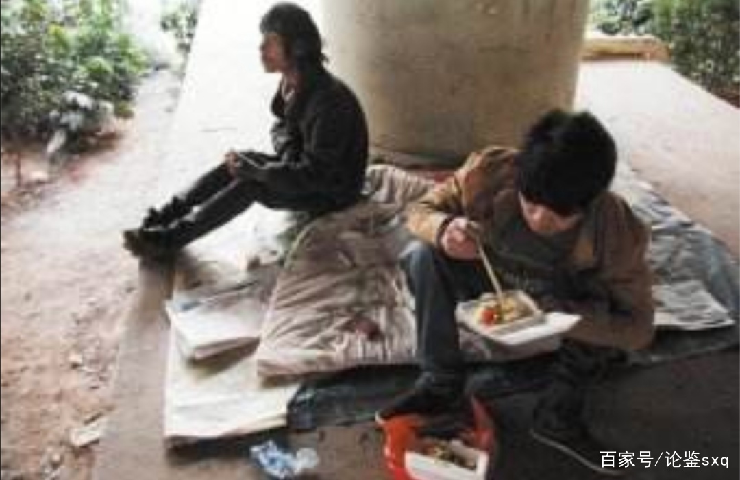 乞丐王黑巖的最新更新，城市邊緣的傳奇故事